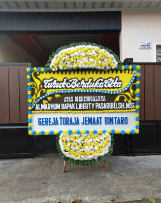 Papan Bunga Duka di Maba Tengah