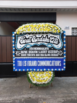 Papan Bunga Duka di Maba Tengah